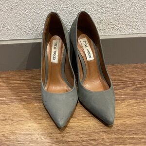 Steve Madden “Primpy” Gray Heels size 5.5